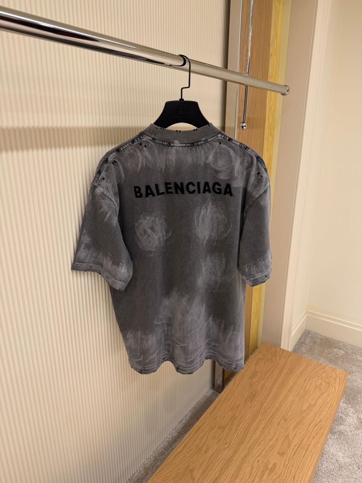 BALENCIAGA T-SHIRT - Image 4