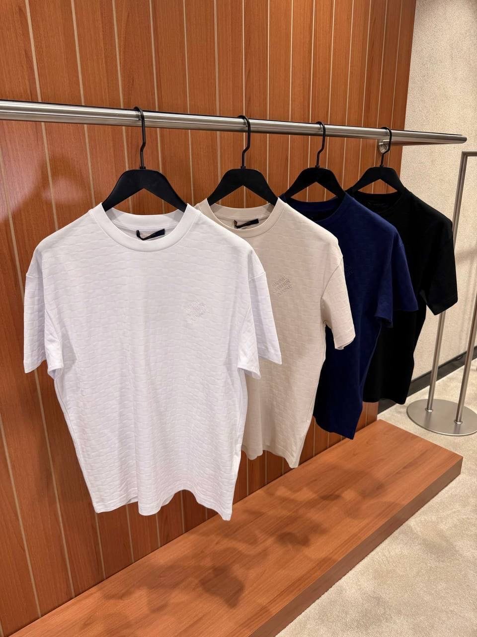 LOUIS VUITTON T-SHIRT - Image 4
