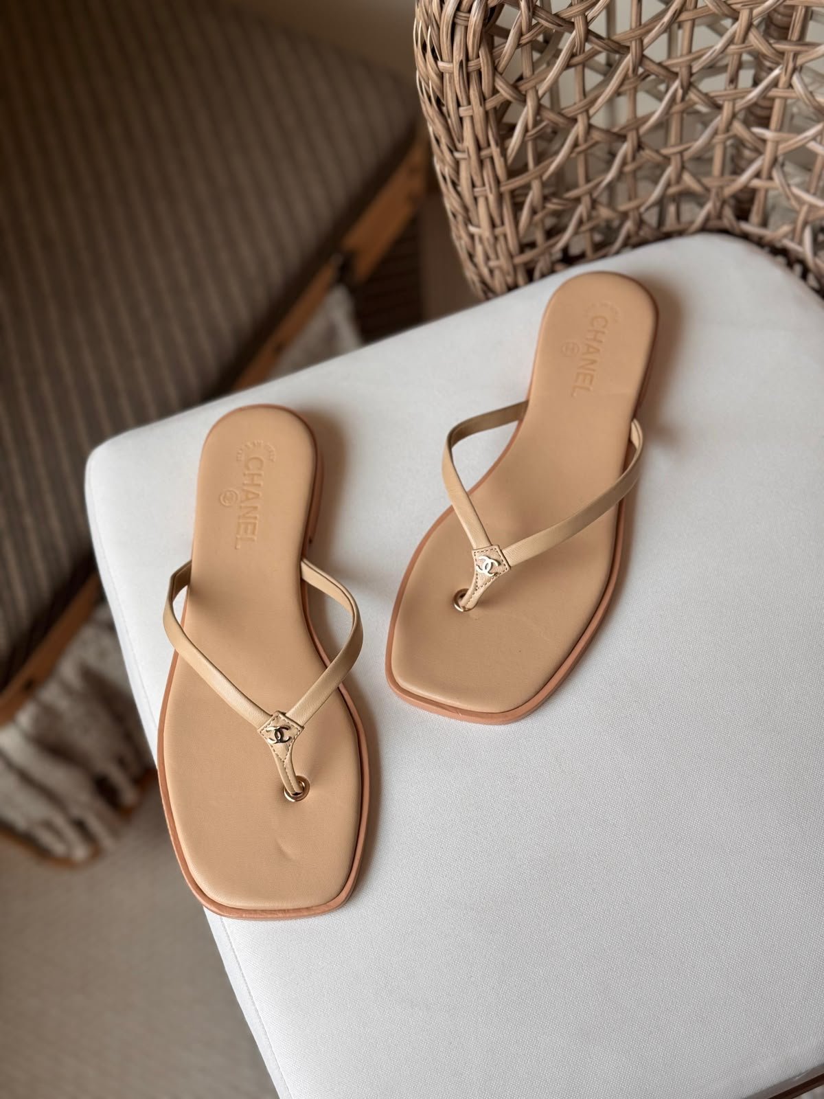 Chanel thong sandals beige