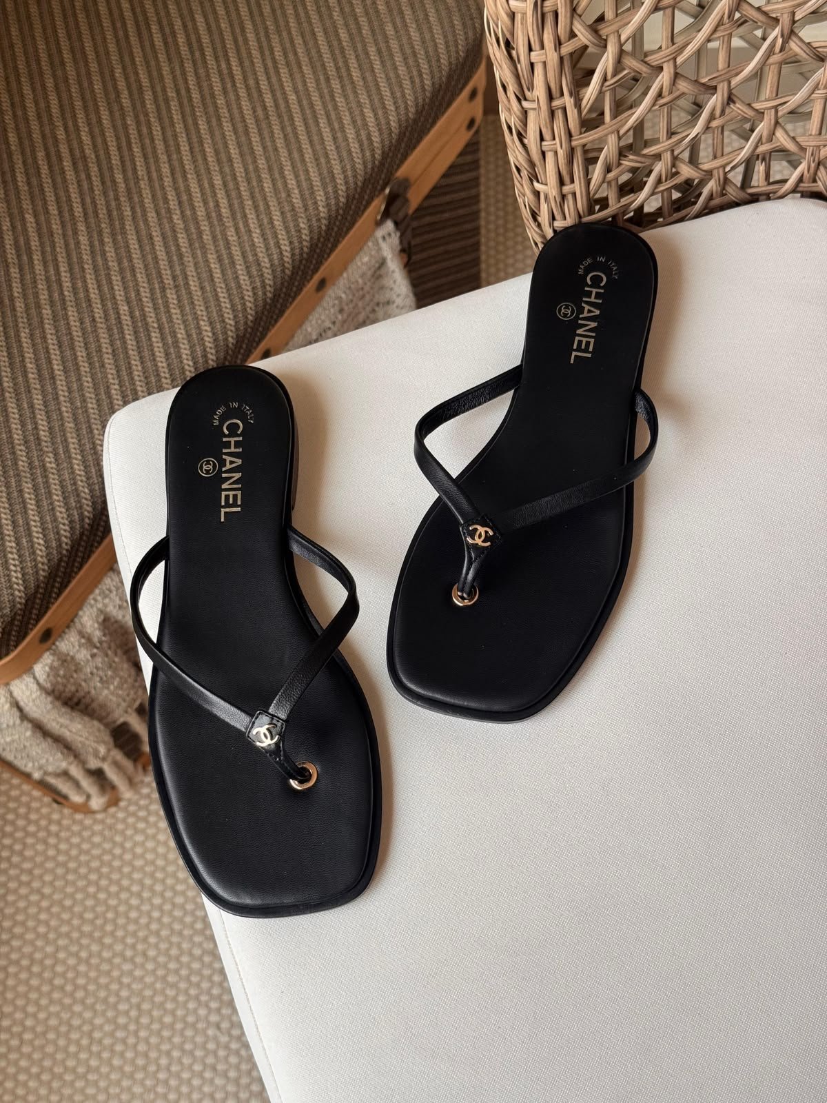 Chanel thong sandals black