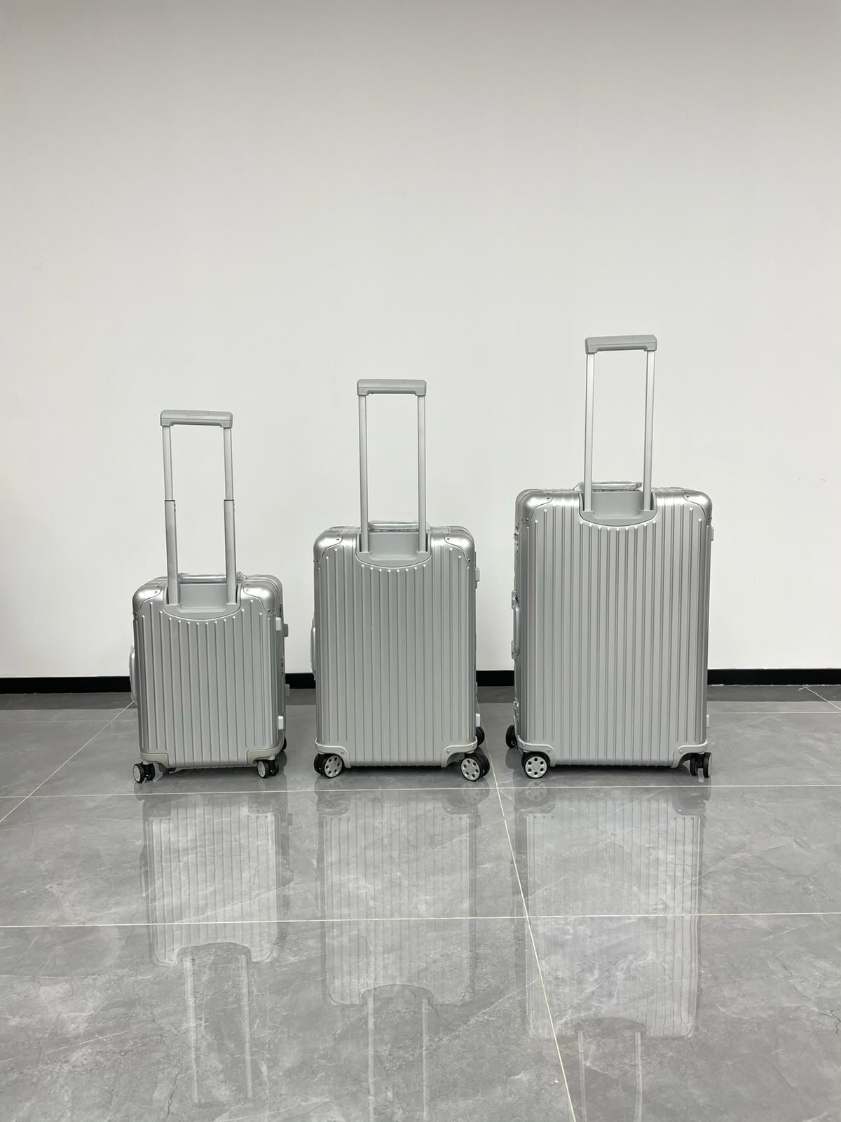 Rimowa Original Suitcase - Image 3