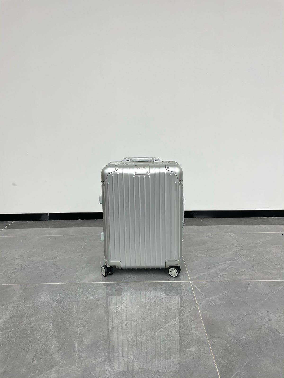 Rimowa Original Suitcase - Image 4