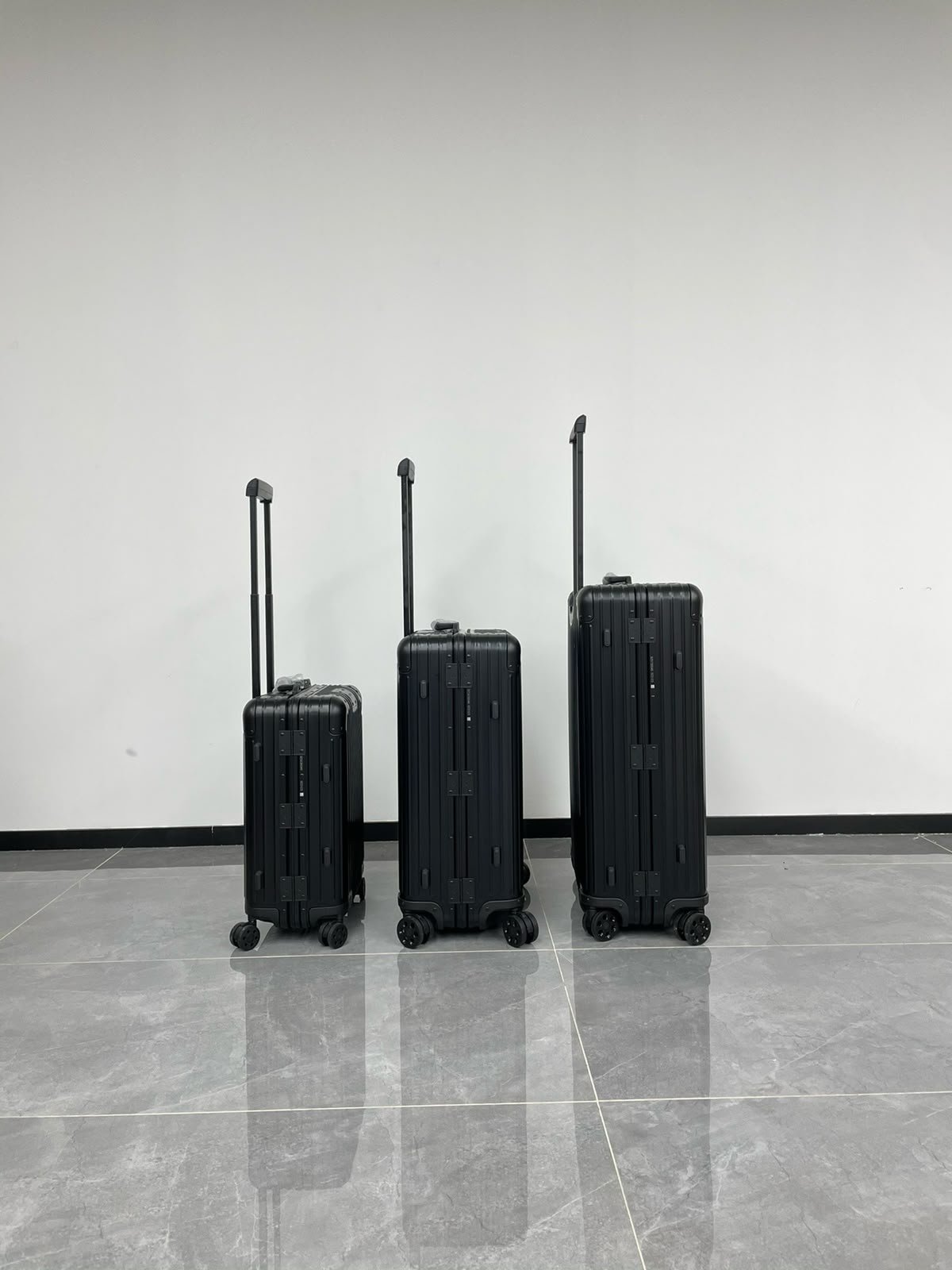 Rimowa Original Suitcase - Image 3