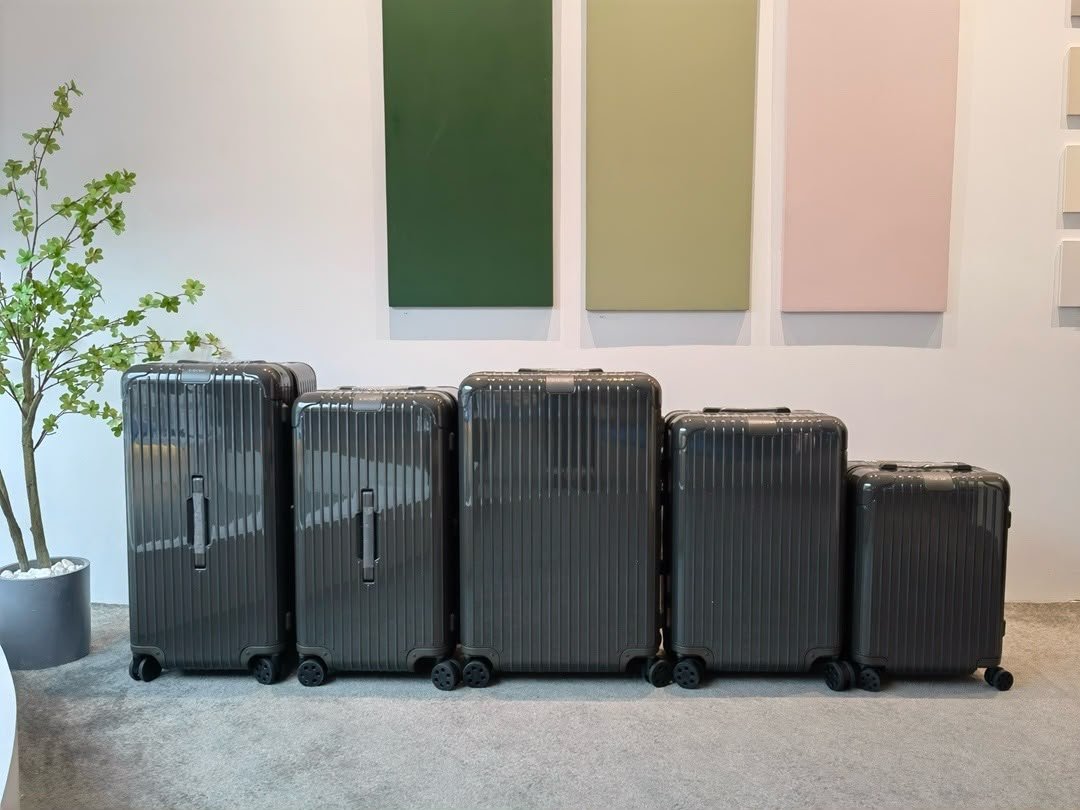 Rimowa Essential Gloss Grey