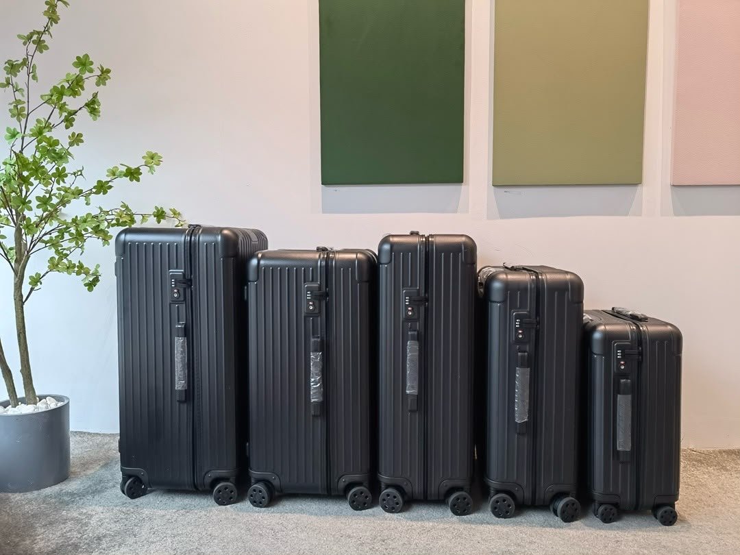Rimowa Essential Matte Black - Image 2
